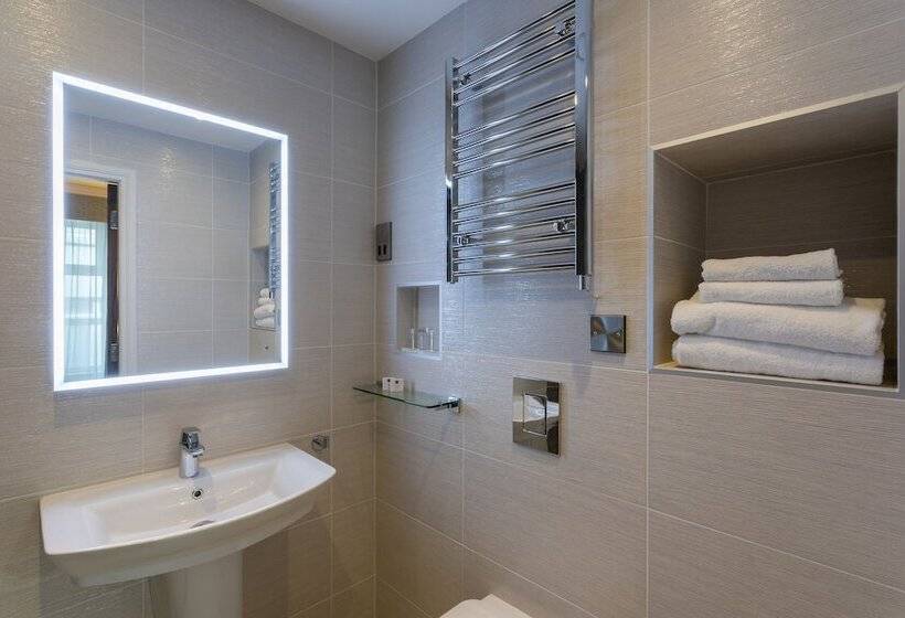 חדר דלוקס, The Fleet