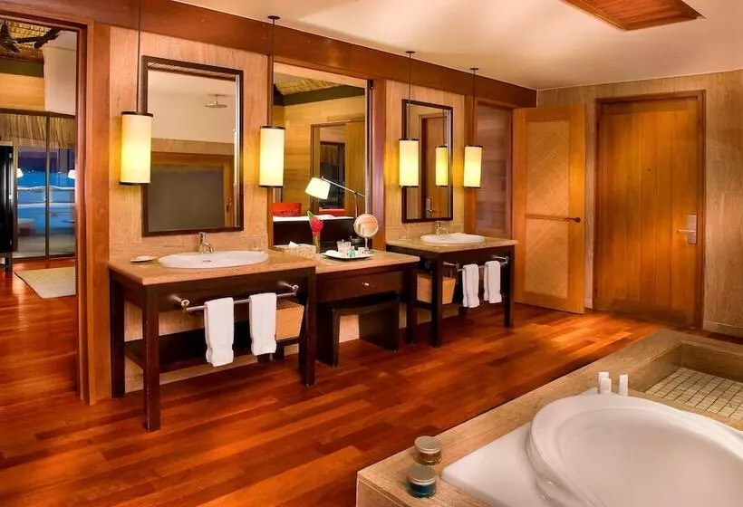 デラックスビラの１ベッドルーム, The St. Regis Bora Bora Resort