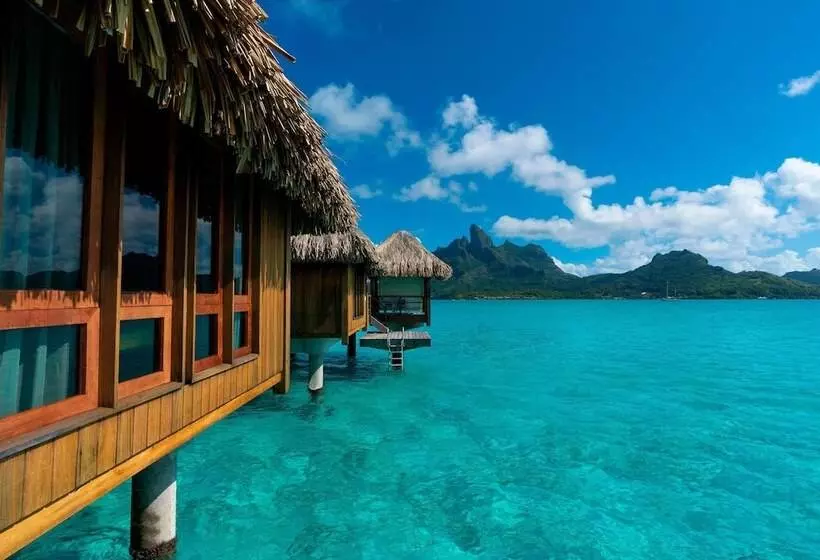 デラックスビラの１ベッドルーム, The St. Regis Bora Bora Resort