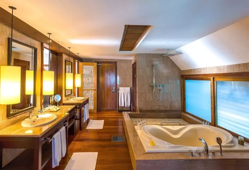 スーペリアー１ベッドルームビラ, The St. Regis Bora Bora Resort