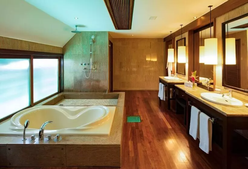 スーペリアー１ベッドルームビラ, The St. Regis Bora Bora Resort