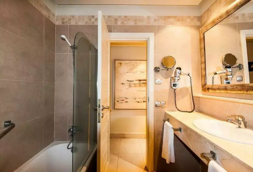 سوئیت جونیور با چشم‌انداز کوهستان, Kn Hotel Arenas Del Mar Adults Only