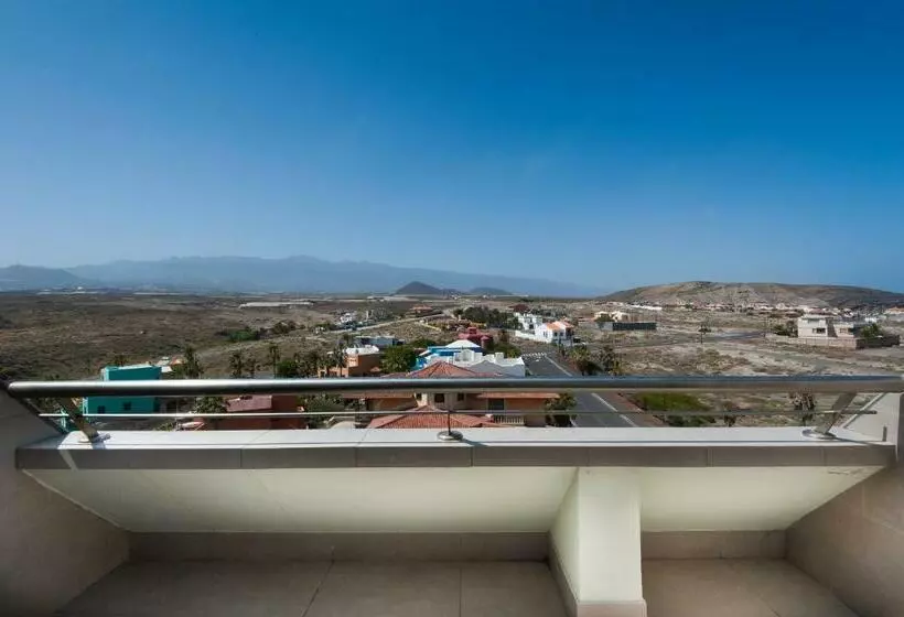 سوئیت جونیور با چشم‌انداز کوهستان, Kn Hotel Arenas Del Mar Adults Only