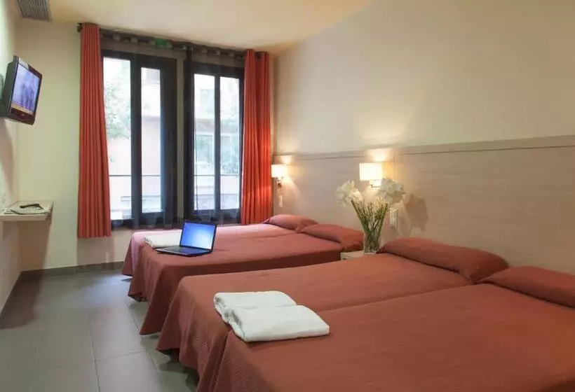 اتاق استاندارد سه نفره, Residència Erasmus Gracia