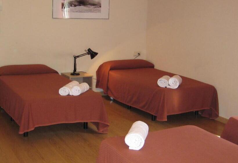 اتاق استاندارد چهار تخته, Residència Erasmus Gracia