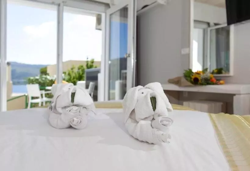 استودیوی استاندارد با چشم‌انداز دریا, Anthemis Hotel Apartments