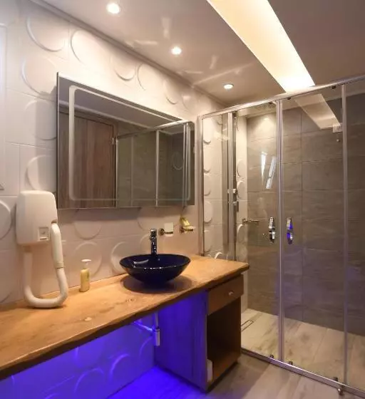 سوییت لوکس, Anthemis Hotel Apartments