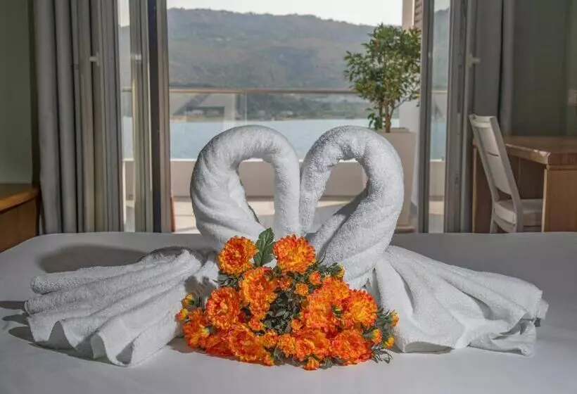 سوییت لوکس, Anthemis Hotel Apartments