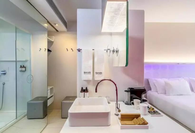 اتاق لوکس با چشم‌انداز, Barceló Raval