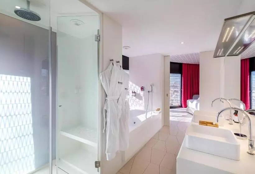 سوییت جونیور, Barceló Raval