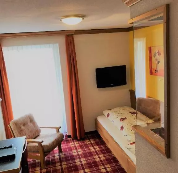 اتاق استاندارد یک تخته با بالکن, Christiania Saas Fee