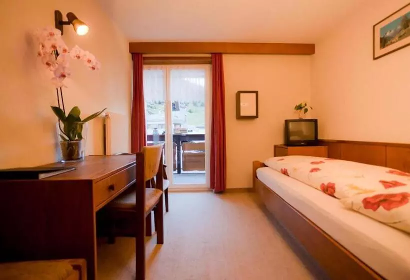 اتاق استاندارد یک تخته با بالکن, Christiania Saas Fee