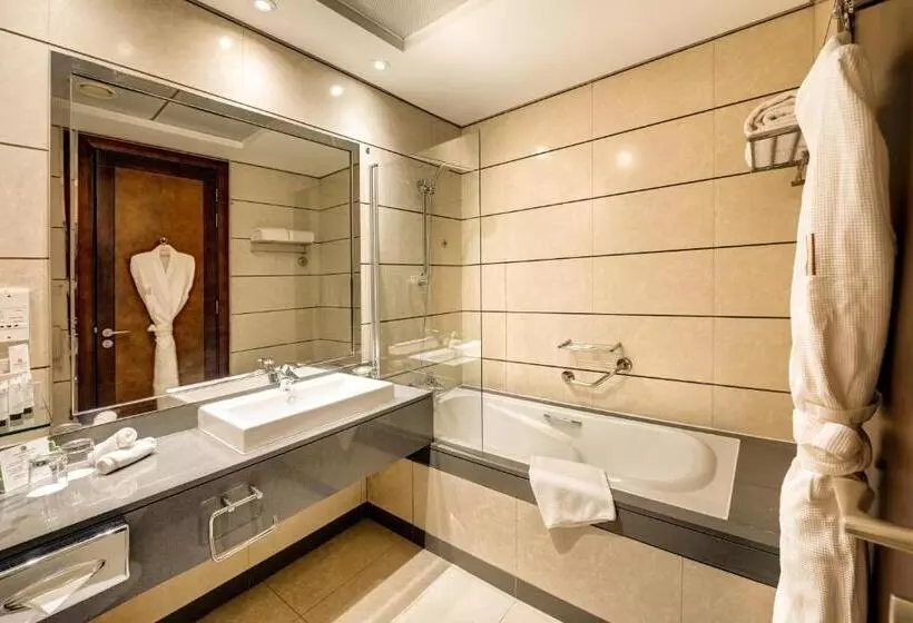 سوییت لوکس, Copthorne Hotel Dubai