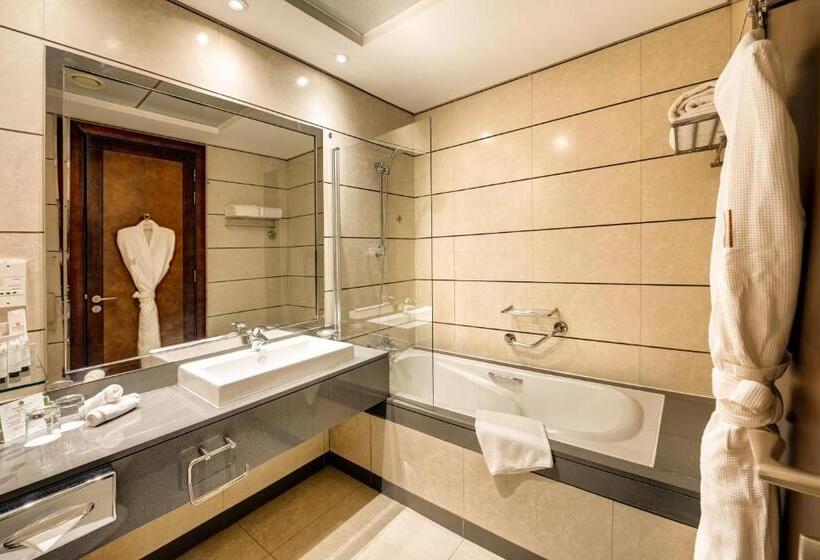 سوئیت دولوکس با چشمانداز, Copthorne Hotel Dubai