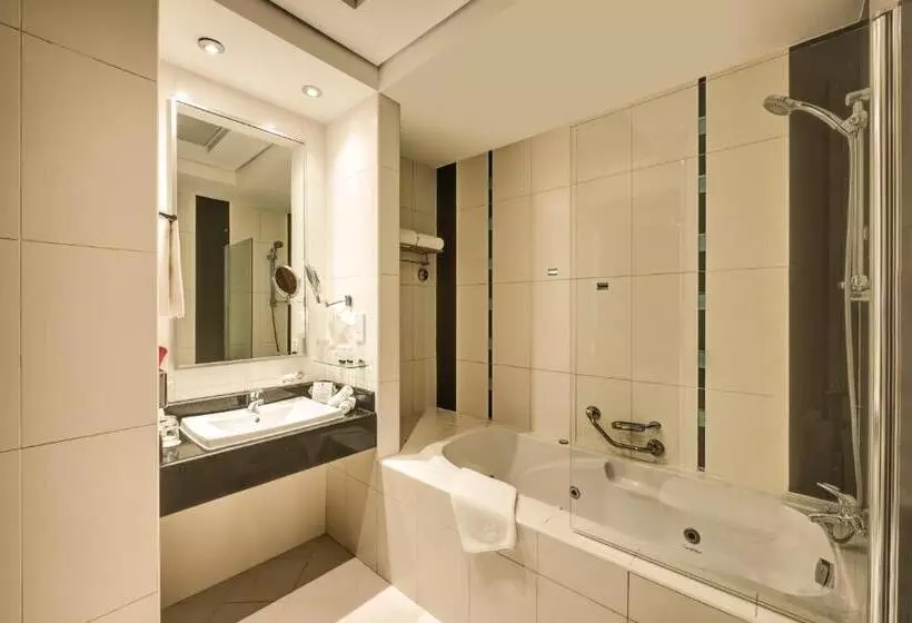 اتاق سوپریور سه تخته, Copthorne Hotel Dubai
