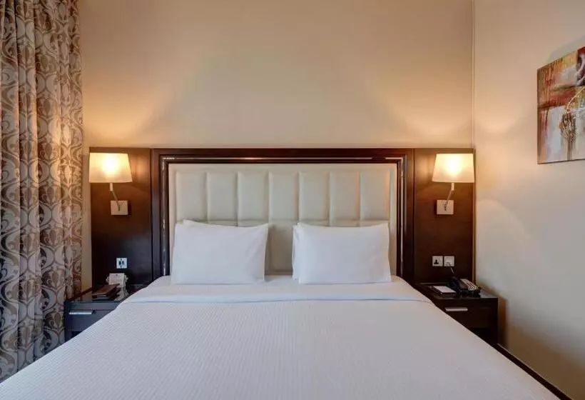 اتاق سوپریور با تخت بزرگ, Copthorne Hotel Dubai