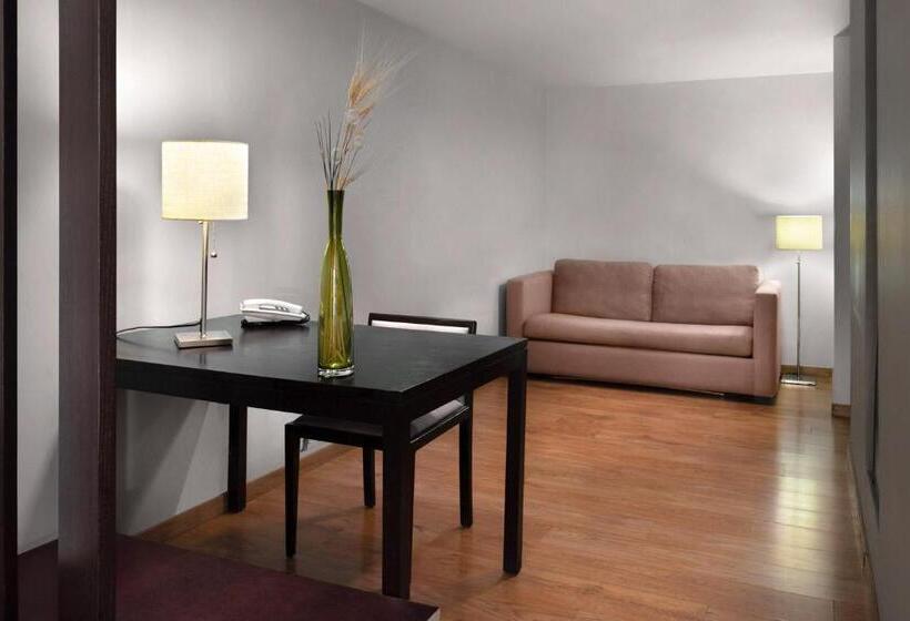 Номер Стандарт Трехместный, Exe Suites Reforma