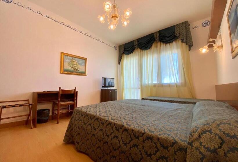 חדר סטנדרט לארבעה נוף לים, Florida