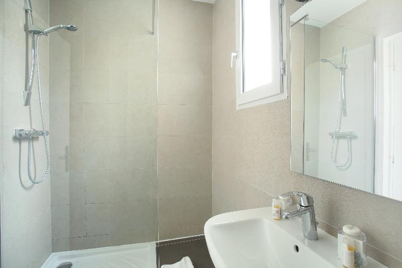 غرفة قياسية, Gabriel Issy Paris