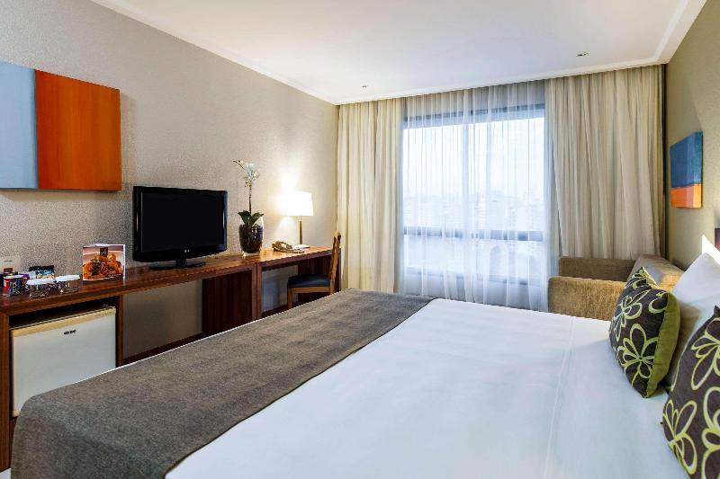 غرفة قياسية, Gabriel Issy Paris