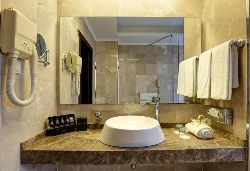 اتاق استاندارد با تخت بزرگ, Legacy Ottoman