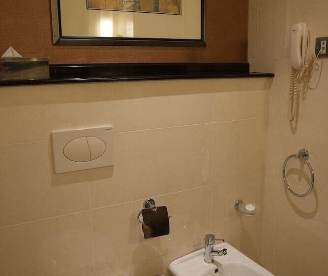 اتاق اجرایی با تخت بزرگ, Millennium Central Kuwait Downtown