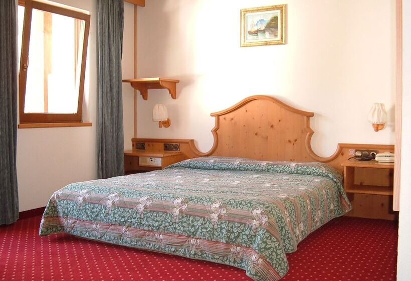 חדר קלאסי לשלושה, Molino