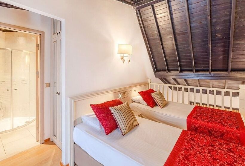 家庭间, Sunrise Resort