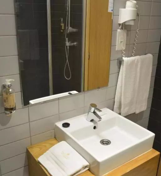 スタンダードスタジオ, Paredes Hotel Apartamento