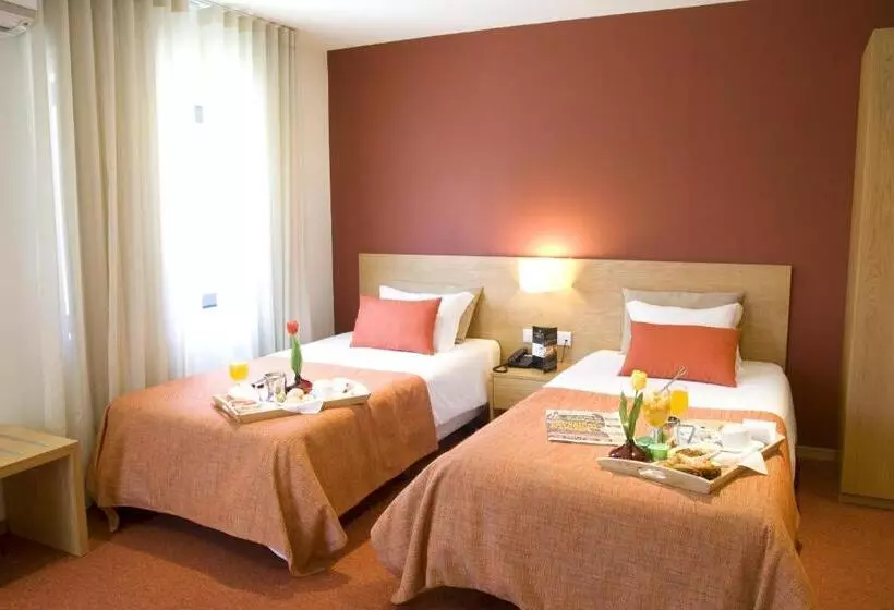 スタンダードスタジオ, Paredes Hotel Apartamento