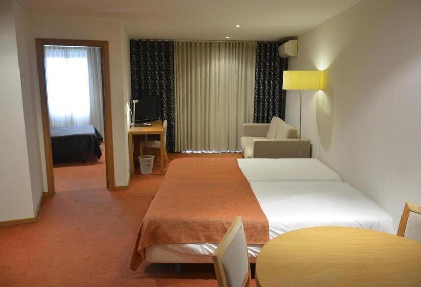 Семейные Апартаменты, Paredes Hotel Apartamento
