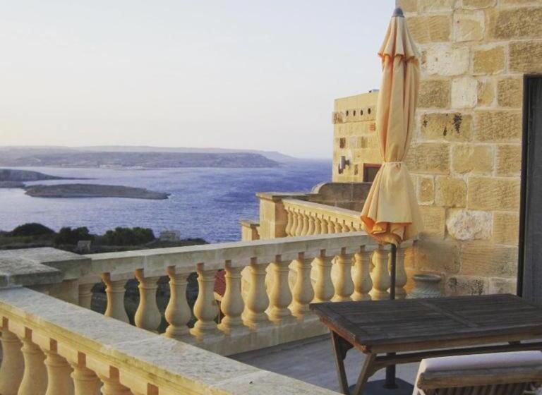 اتاق لوکس با بالکن و چشم‌انداز دریا, Ferrieha B&b