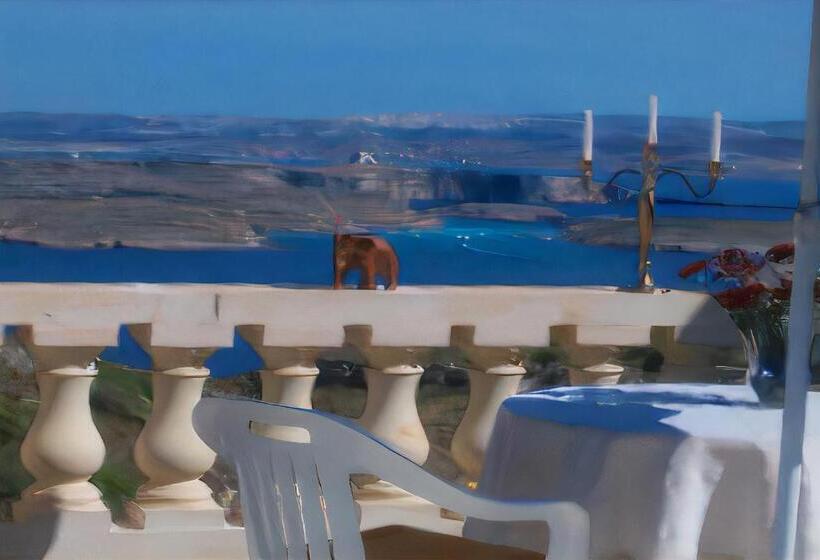 اتاق لوکس با بالکن و چشم‌انداز دریا, Ferrieha B&b