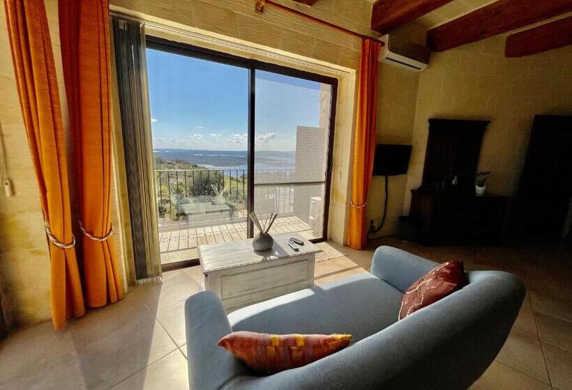 اتاق لوکس با بالکن و چشم‌انداز دریا, Ferrieha B&b