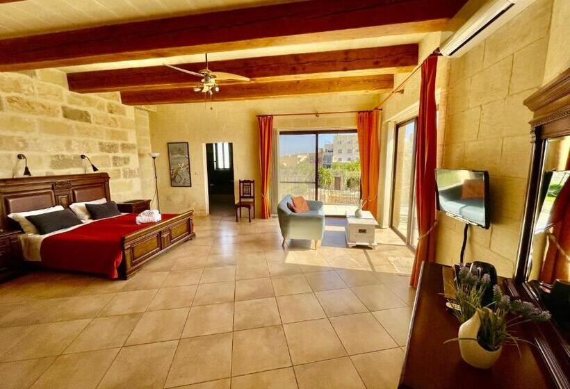 اتاق لوکس با بالکن و چشم‌انداز دریا, Ferrieha B&b