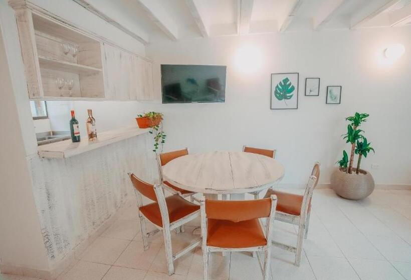 침실 2개 아파트, Marbelo Coveñas