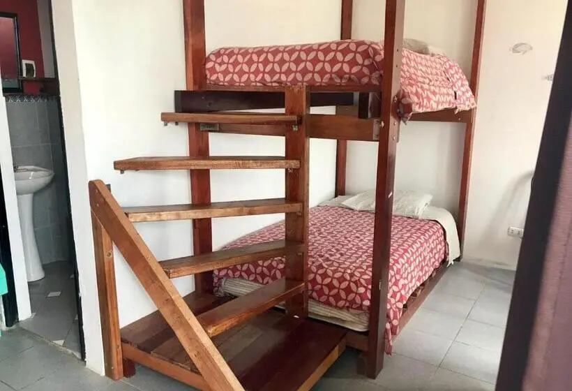 اتاق استاندارد چهار تخته با چشم‌انداز دریا, Surf House Chicama