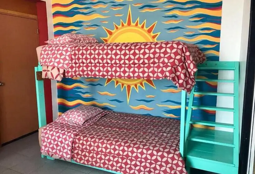 اتاق استاندارد چهار تخته با چشم‌انداز دریا, Surf House Chicama