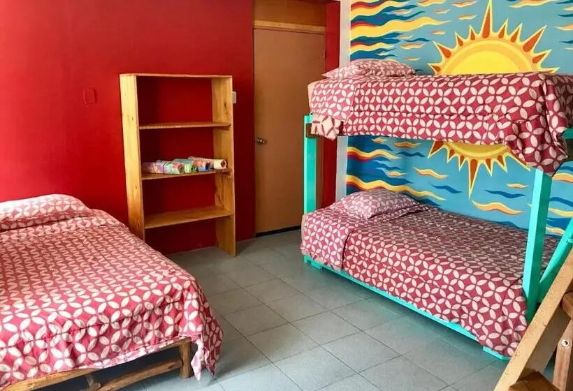 اتاق استاندارد چهار تخته با چشم‌انداز دریا, Surf House Chicama