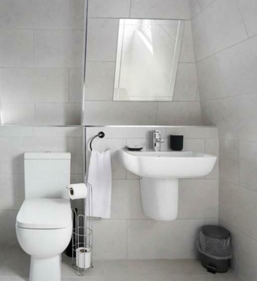 غرفة قياسية, Broadcroft