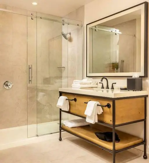 اتاق استاندارد با تخت بزرگ برای معلولان, Melby Downtown Melbourne Tapestry Collection By Hilton