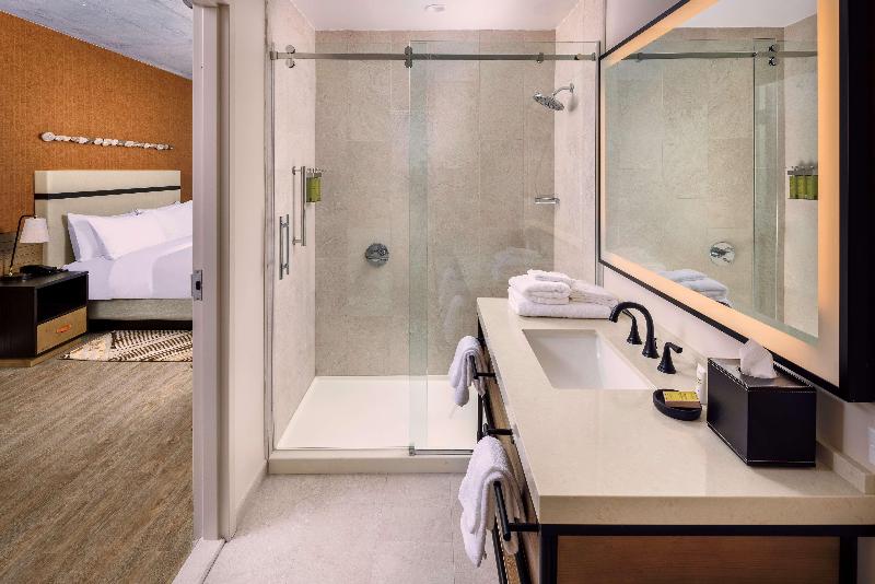 غرفة قياسية سرير كينج, Melby Downtown Melbourne Tapestry Collection By Hilton