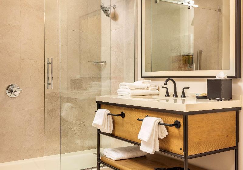 스탠다드 룸 킹사이즈 침대, Melby Downtown Melbourne Tapestry Collection By Hilton