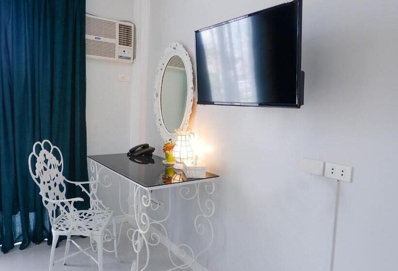 اتاق لوکس با بالکن, Our Story Boutique