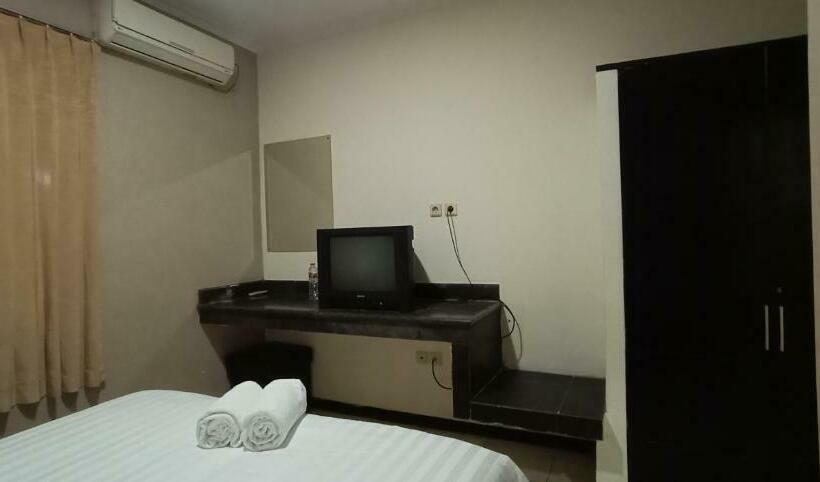 带大床的高级房间, Votel Hotel Tulungagung