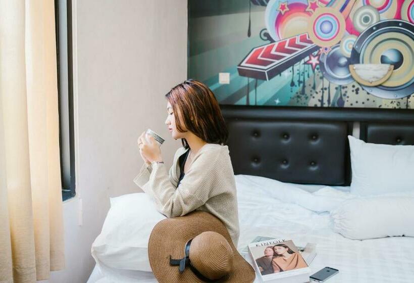 キングサイズベッドのスタンダードルーム, Votel Hotel Tulungagung