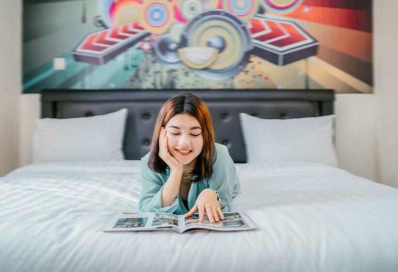 キングサイズベッドのスタンダードルーム, Votel Hotel Tulungagung