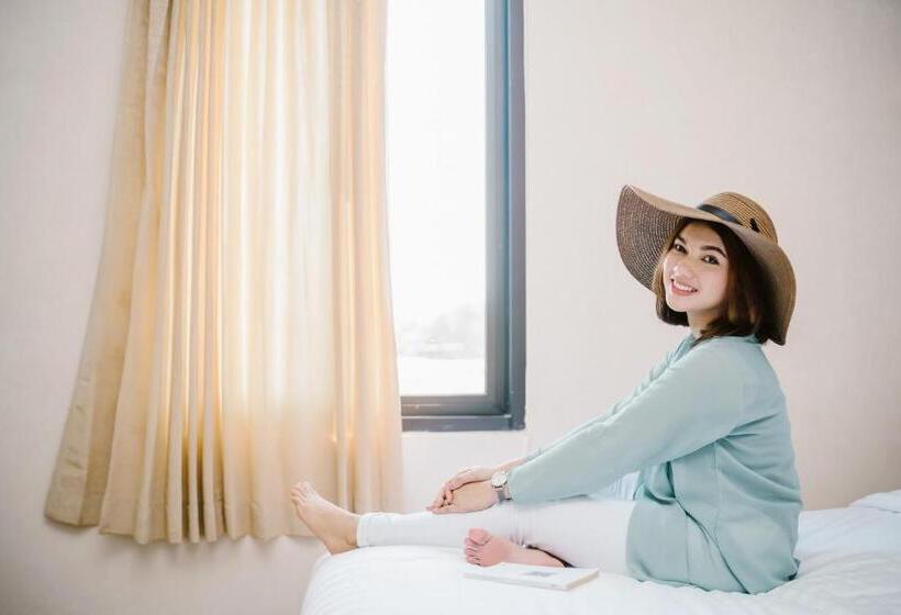 带大床的高级房间, Votel Hotel Tulungagung
