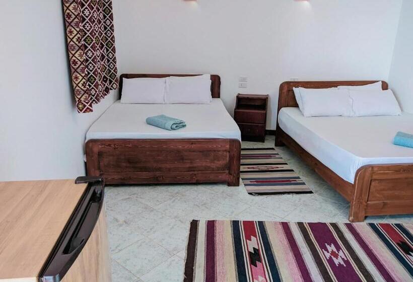 اتاق خانوادگی, Ghazala Oasis