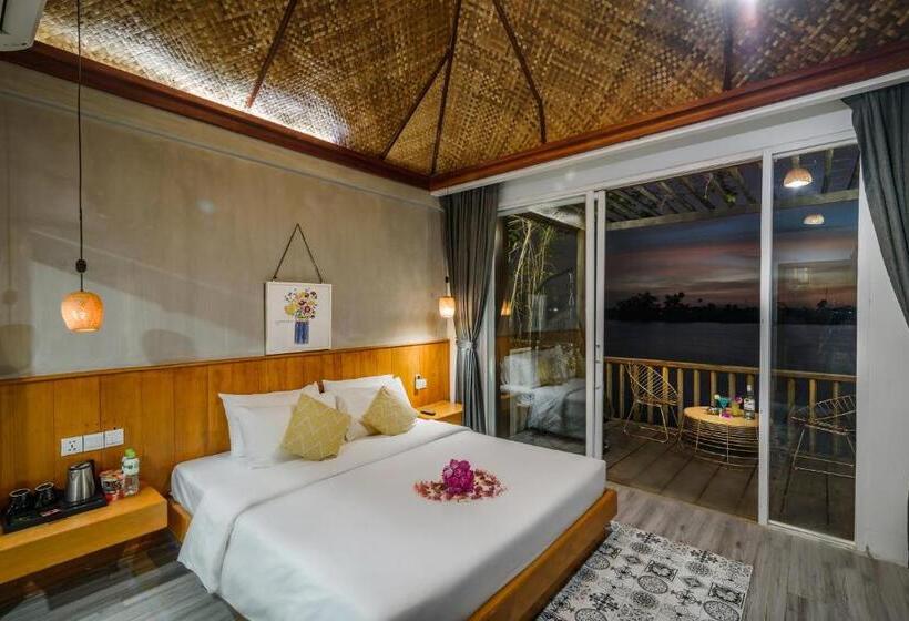 غرفة ديلوكس مطلّة علي البحر مزوَّدة بشُرفة, Phka Kravan Boutique